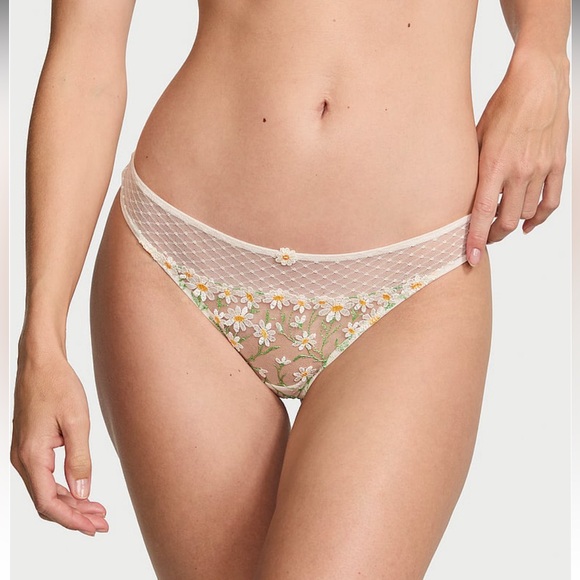 Victoria’s Secret dream angels Daisy chain embroidery thong panty - Picture 2 of 8